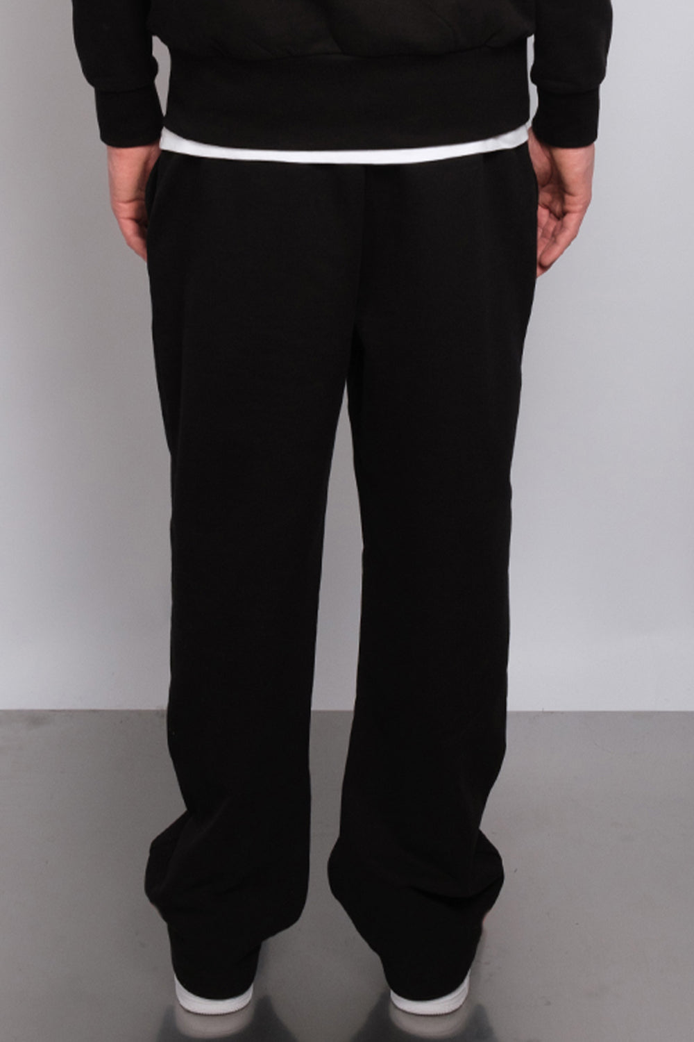 Atelier Straight Leg Jogger Black