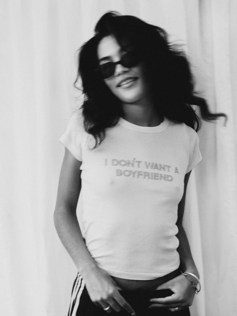 olivia dean wearing her i don't wan a boyfriend merch